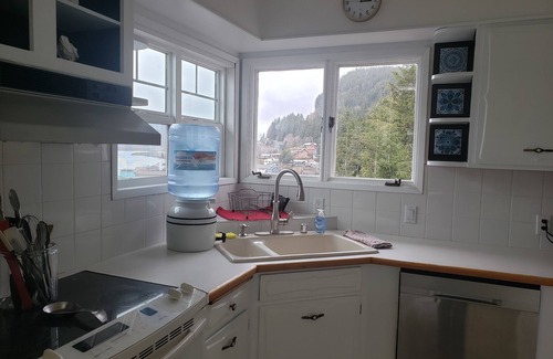 Ketchikan House | Downtown Ketchikan/million Dollar View