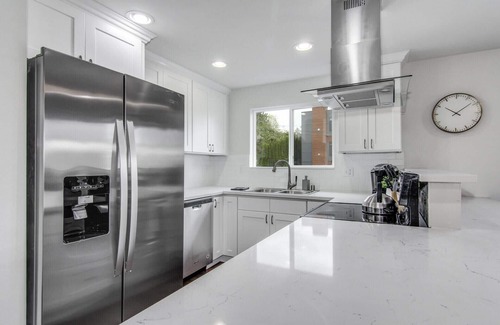 Norkirk House | Downtown Kirkland - Luxury 3rd Street Retreat