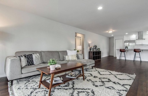 Norkirk House | Downtown Kirkland - Modern 3rd Street Retreat