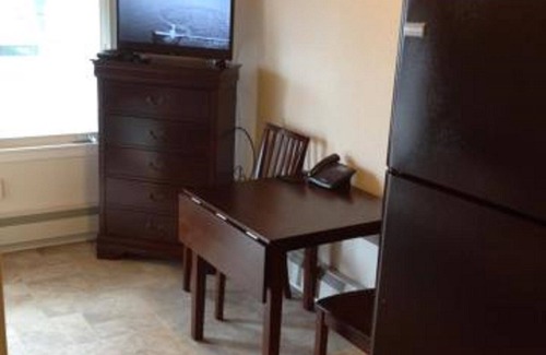 Kenai Apartment | Downtown kitchen Complete kitchen suite!