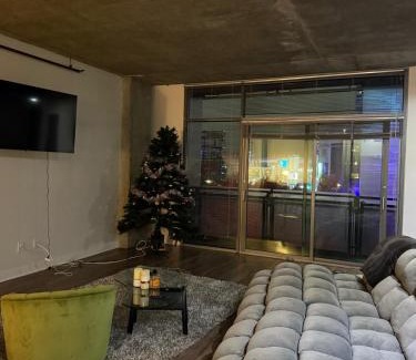 Downtown Los Angeles Apartment | Downtown LA Loft OASIS Artsy Central Located