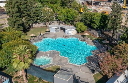 Los Angeles Apartment | Downtown LA - Mamba Suite - Free Indoor Parking!