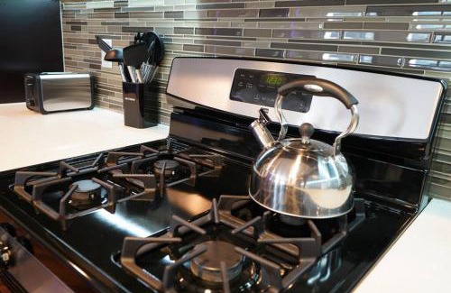 Los Angeles Apartment | Downtown LA - Mamba Suite - Free Indoor Parking!