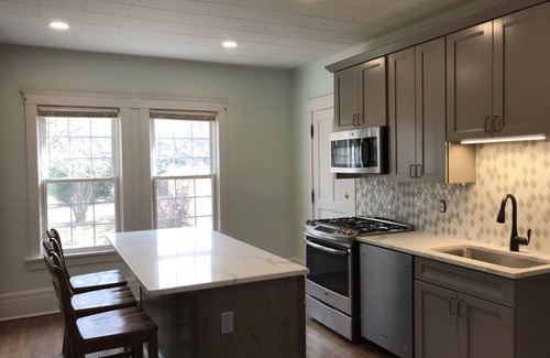 Lake Geneva House | DOWNTOWN LAKE GENEVA 4 BR/4 BA House sleeps 15