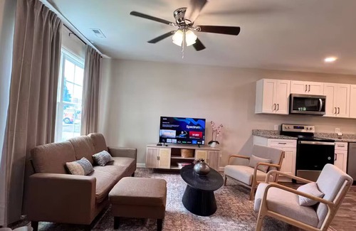 Liberty House | Downtown Liberty’s New Modern Cozy 4 Bed Townhome