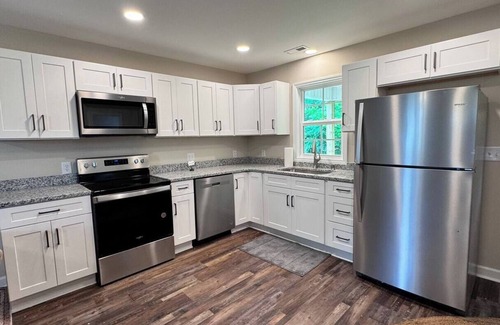 Liberty House | Downtown Liberty’s New Modern Cozy 4 Bed Townhome