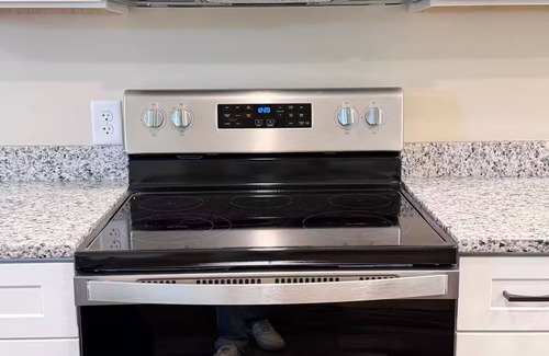 Liberty House | Downtown Liberty’s New Modern Cozy 4 Bed Townhome