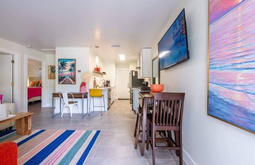 Gillespie Park House | Downtown Living, Steps to Parks, Newly Furnished