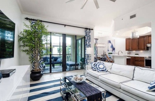 Royal Harbor Condo | Downtown Location! Naples Bay Resort - Amenities!