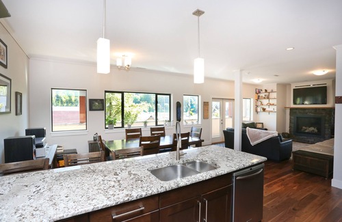 Revelstoke Condo | Downtown location ,Top floor unit