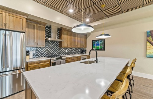 Boyne City Condo | Downtown Loft + 45’ Slip – Walk to Lake & Dining