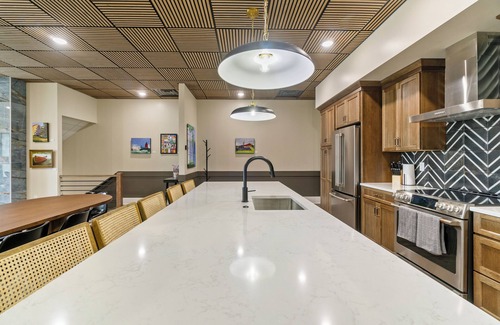 Boyne City Condo | Downtown Loft + 45’ Slip – Walk to Lake & Dining