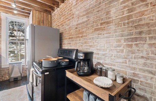 Eureka Springs Historic District Apartment | Downtown Loft on Spring, Sleeps 7, Near Basin Park