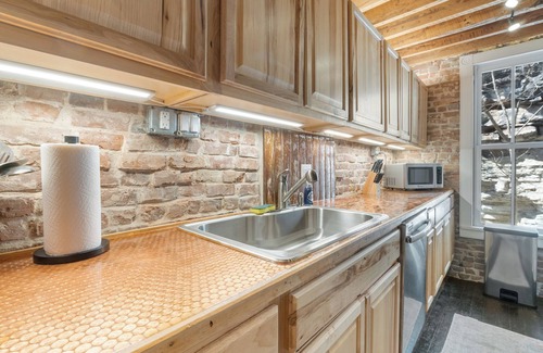 Eureka Springs Historic District Apartment | Downtown Loft on Spring, Sleeps 7, Near Basin Park