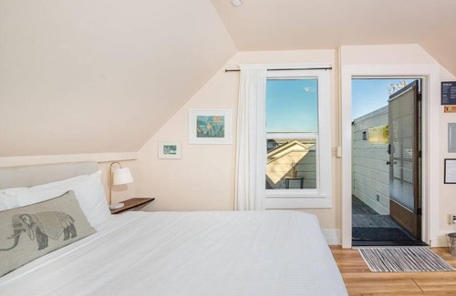 Arcata Apartment | Downtown Loft-Sauna,Bikes,Hot Tub & Great Fun