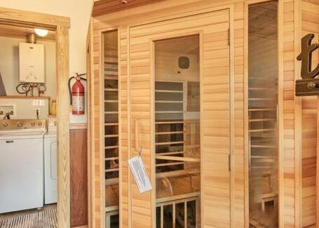 Arcata Apartment | Downtown Loft-Sauna,Bikes,Hot Tub & Great Fun