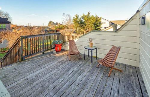 Arcata Apartment | Downtown Loft-Sauna,Bikes,Hot Tub & Great Fun