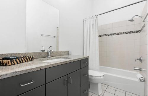 Historic District - North Apartment | Downtown Loft- Steps away from Plant Riverside!