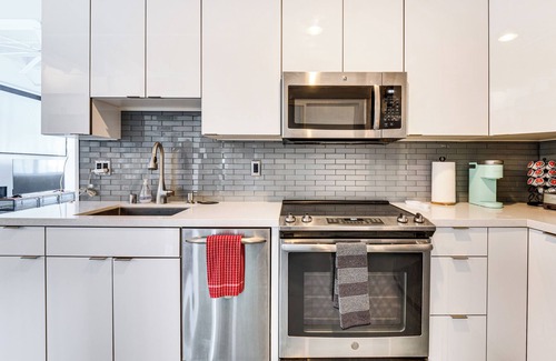 Historic Core Condo | Downtown Los Angeles Condo w/Rooftop Pool Access