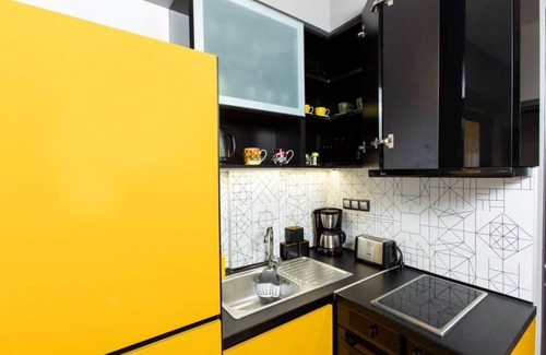 Thessaloniki City Centre Apartment | Downtown Luxury Boutique Suites : The Yellow Suite