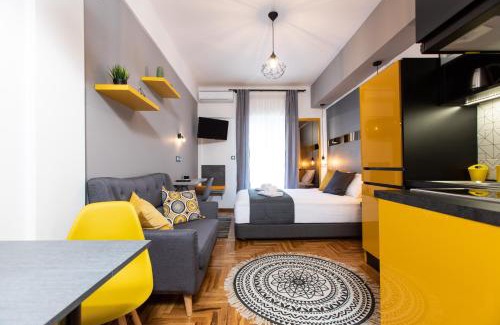 Thessaloniki City Centre Apartment | Downtown Luxury Boutique Suites : the yellow suite