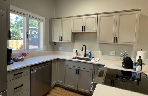 South Addition House | Downtown Luxury Sleep Number Beds near West Chester & Coastal Trail. Sleeps 4-6
