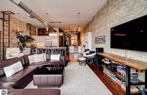Traverse City Apartment | Downtown Luxury Traverse City Loft Union/State St