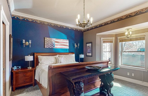Eureka Springs Historic District House | Downtown luxury home with patio, parking, & central AC