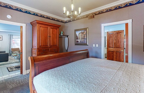 Eureka Springs Historic District House | Downtown luxury home with patio, parking, & central AC