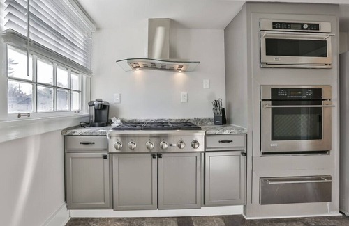 Shelbyville Apartment | Downtown Main Street One-Bedroom Suite w/Hi-Speed Wifi