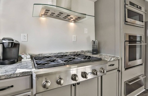 Shelbyville Apartment | Downtown Main Street One-Bedroom Suite w/Hi-Speed Wifi