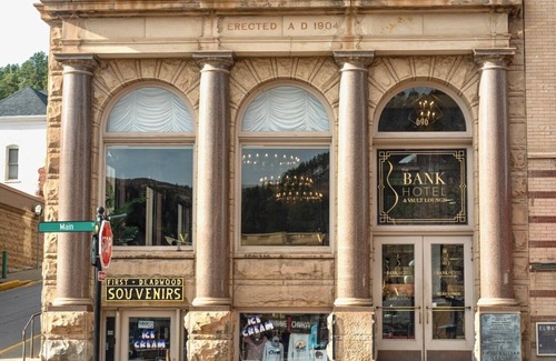 Deadwood Apartment | Downtown Main Street Luxury Studio
