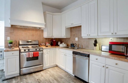 Downtown Memphis Apartment | Downtown Memphis 2 BR Eleanor Rigby suite Apt 101