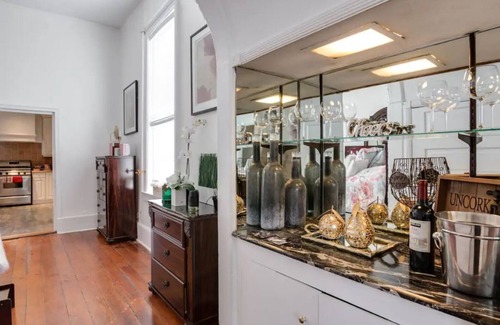 Downtown Memphis Apartment | Downtown Memphis 2 BR Eleanor Rigby suite Apt 101