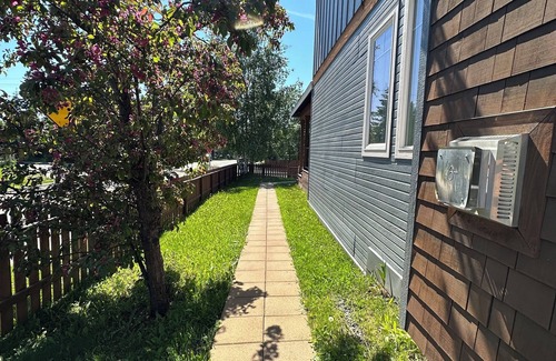 Downtown Anchorage House | Downtown Mid-Century Modern Luxury Getaway