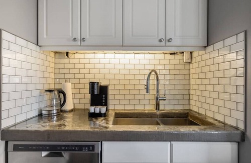 Beltline Apartment | Downtown » Mins to 17 Ave » Free Parking » Netflix