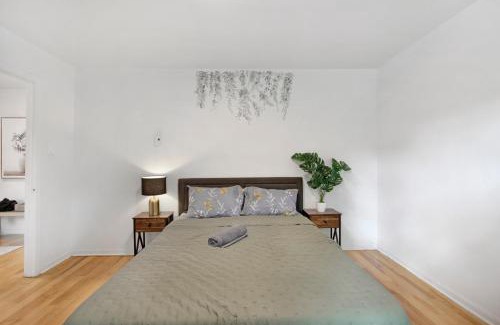 Saint Henri Apartment | Downtown Montreal-3Bedroom Apart-Prime Location