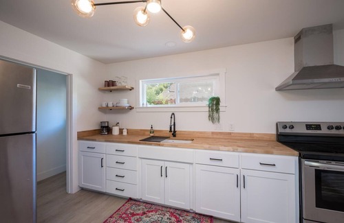 Paso Robles Cottage | Downtown Neon Pink Chalet
