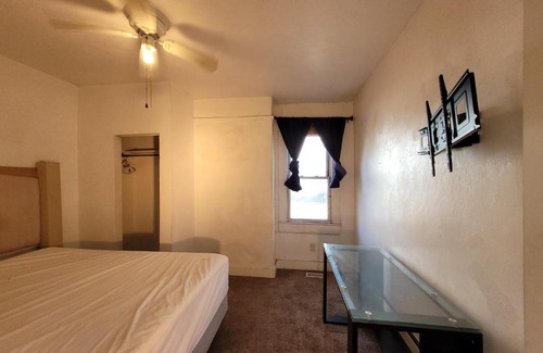 Olde Huntersville House | Downtown Norfolk private room D1
