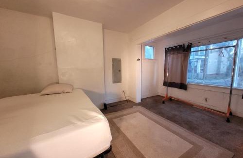 Olde Huntersville House | Downtown Norfolk private room D1