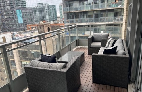 Fashion District Condo | Downtown oasis in the heart of Toronto! Perfect location to explore and enjoy!