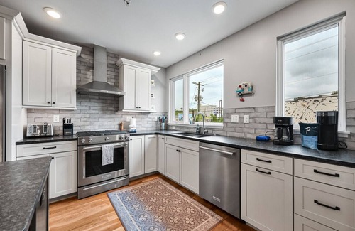 Asheville House | Downtown Oasis – Rooftop Terrace, Elevator & Sauna Access