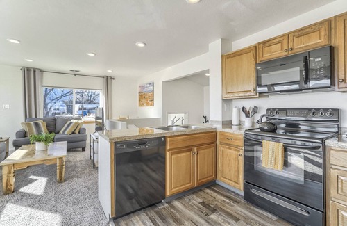 Colorado Springs House | Downtown & OCC!, Beautiful Mountain Views, AC!, OS Parking, Wifi