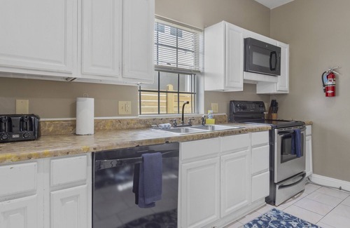 Biloxi House | Downtown Ocean Springs home. Quaint & Comfy!