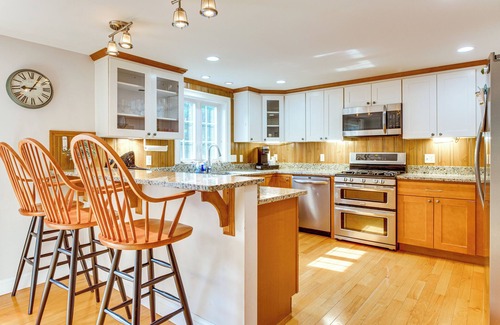 Ogunquit House | Downtown Ogunquit Home: 1 Mi to Beach!