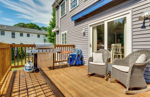 Ogunquit House | Downtown Ogunquit Home: 1 Mi to Beach!