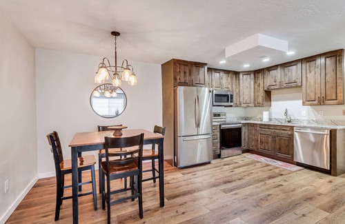 Orem South Condo | Downtown Orem Condo/30 Minutes to Sundance Resort/5 Minutes to UVU