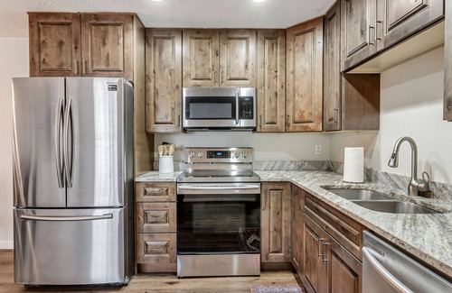 Orem South Condo | Downtown Orem Condo/30 Minutes to Sundance Resort/5 Minutes to UVU