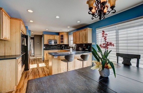 Estes Park House | Downtown Overlook - Large Home with Hot Tub & Fireplace