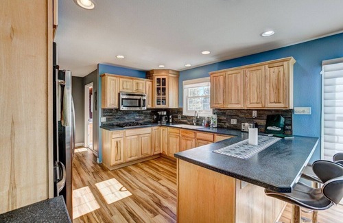 Estes Park House | Downtown Overlook - Large Home with Hot Tub & Fireplace